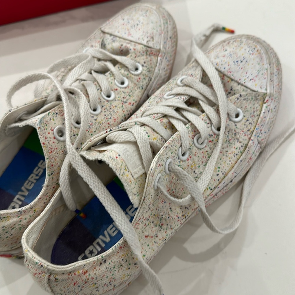 Converse pride chucks